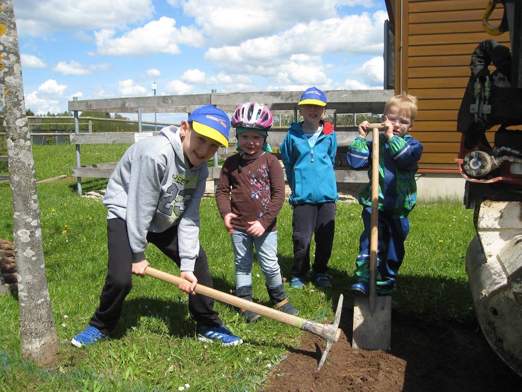 18556550_376571702736980_3886448358592076889_o